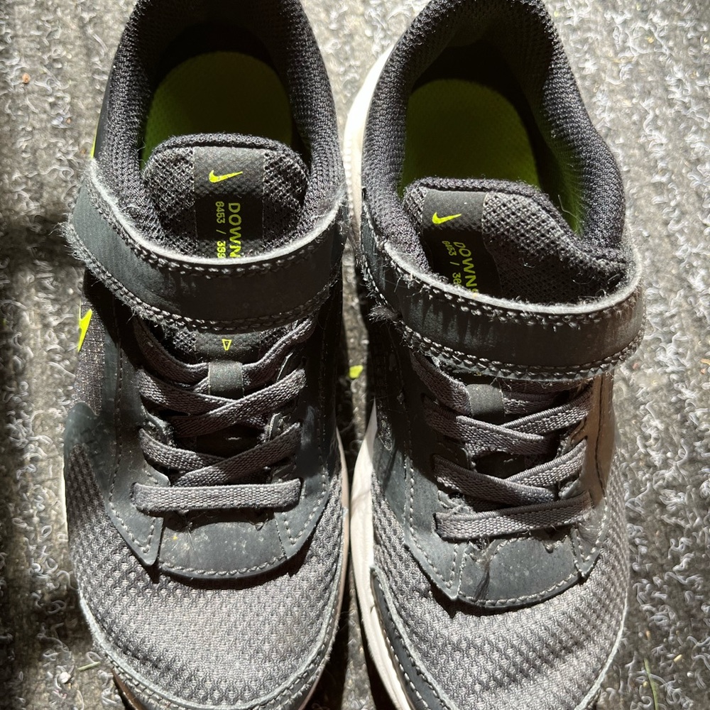 Kids Nike US 13C sneakers